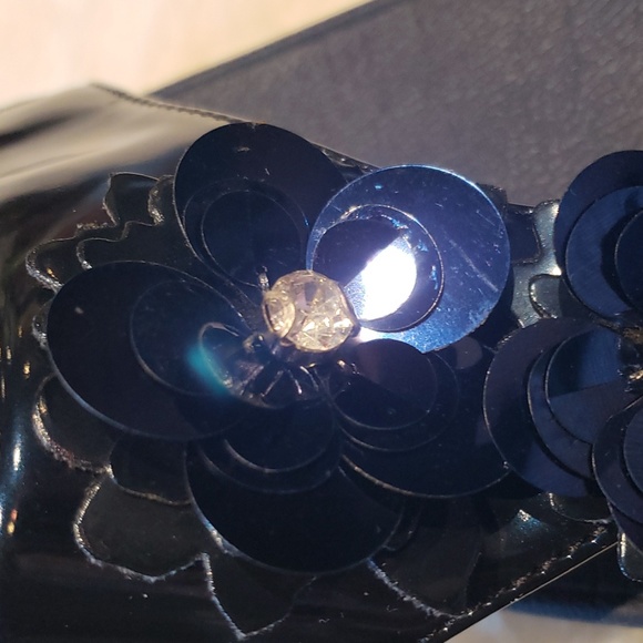 FitFlop Lulu navy blue  Flower Petals Patent Toe-Thong Comfort Sandals Woman’s 9 - Picture 9 of 9